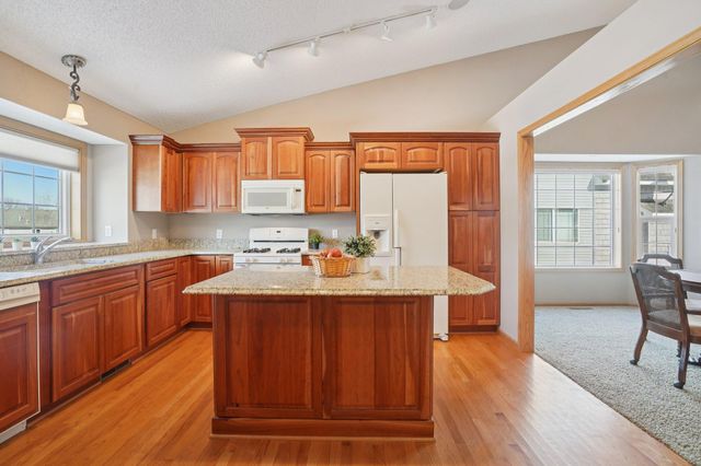 21378 Hytrail Circle, Lakeville, MN 55044