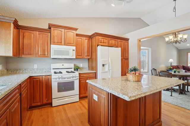 21378 Hytrail Circle, Lakeville, MN 55044