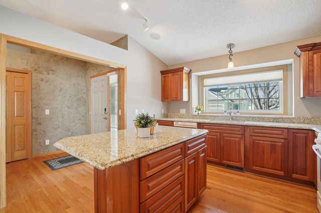 21378 Hytrail Circle, Lakeville, MN 55044