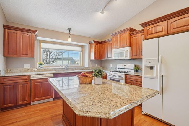 21378 Hytrail Circle, Lakeville, MN 55044