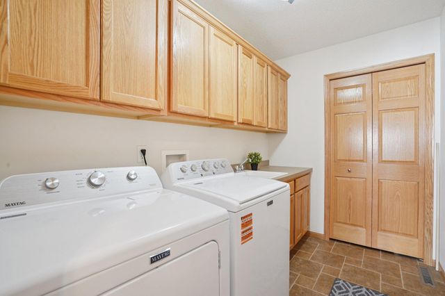 21378 Hytrail Circle, Lakeville, MN 55044