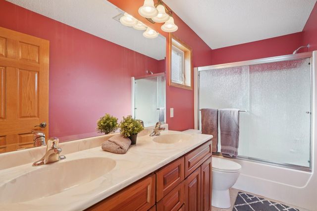 21378 Hytrail Circle, Lakeville, MN 55044