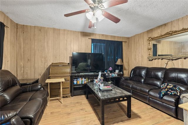 100 Lamplite, Sinton, TX 78387