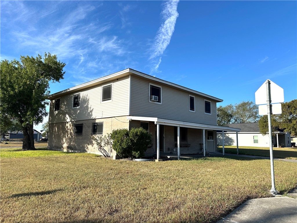 100 Lamplite, Sinton, TX 78387 — photo 2