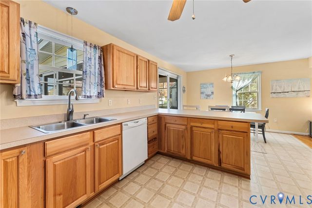 1120 S Glebe Rd, Montross, VA 22520