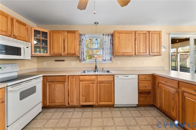 1120 S Glebe Rd, Montross, VA 22520