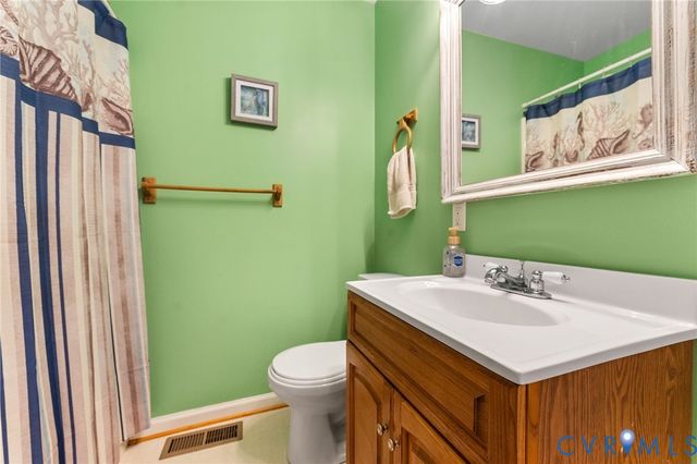 1120 S Glebe Rd, Montross, VA 22520