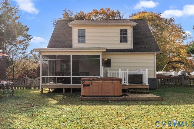 1120 S Glebe Rd, Montross, VA 22520