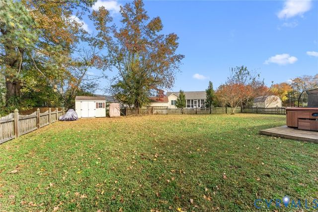 1120 S Glebe Rd, Montross, VA 22520