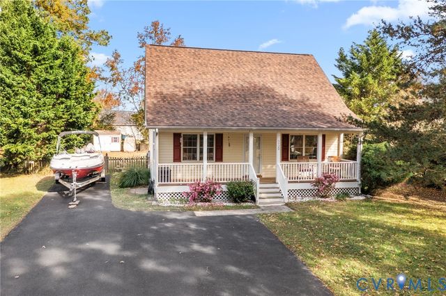 1120 S Glebe Rd, Montross, VA 22520