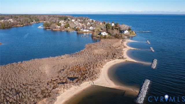 1120 S Glebe Rd, Montross, VA 22520