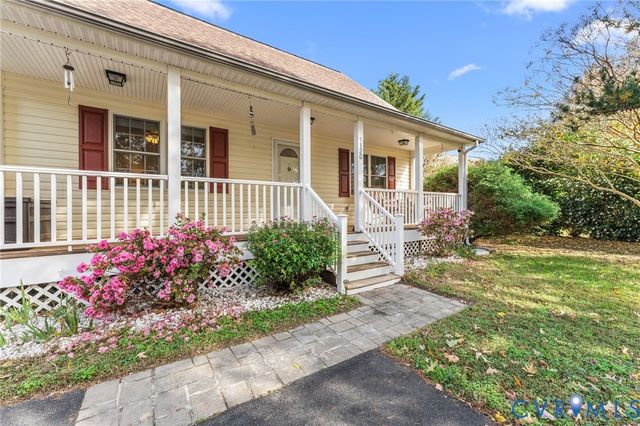 1120 S Glebe Rd, Montross, VA 22520