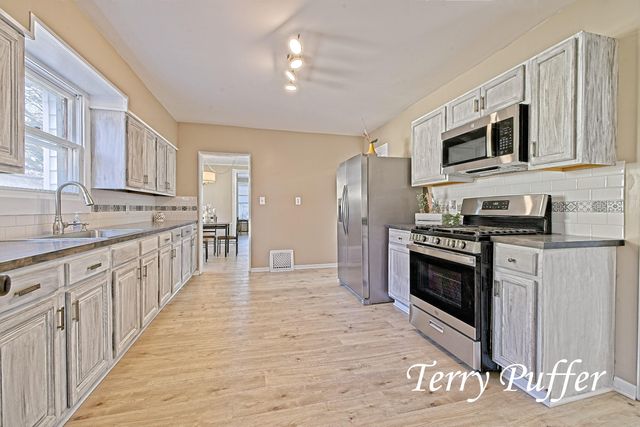 1707 Division Street, Muskegon City, MI 49441