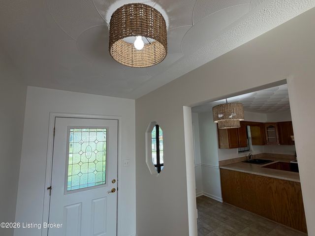 317 Centerview Dr, Shepherdsville, KY 40165