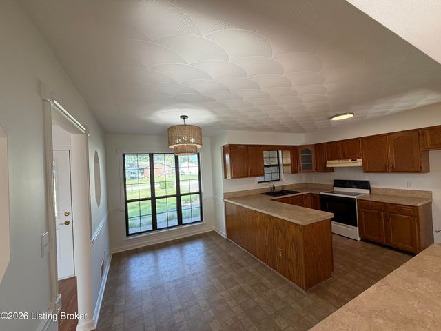 317 Centerview Dr, Shepherdsville, KY 40165