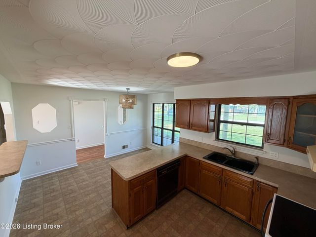 317 Centerview Dr, Shepherdsville, KY 40165