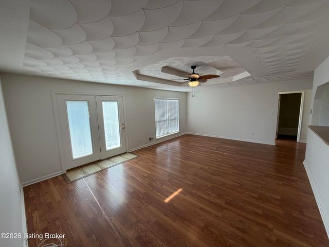 317 Centerview Dr, Shepherdsville, KY 40165
