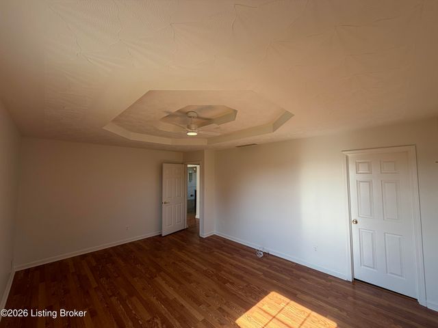 317 Centerview Dr, Shepherdsville, KY 40165