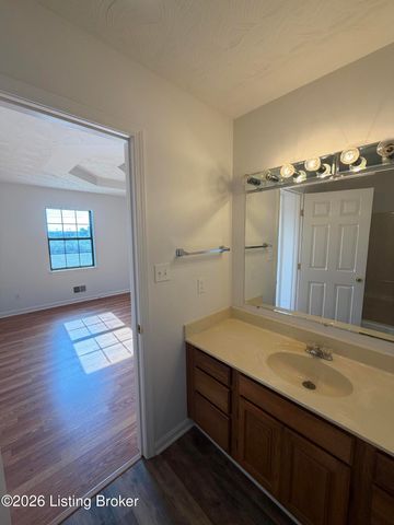 317 Centerview Dr, Shepherdsville, KY 40165
