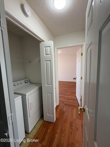 317 Centerview Dr, Shepherdsville, KY 40165