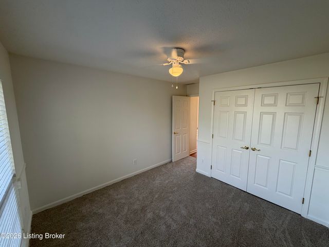 317 Centerview Dr, Shepherdsville, KY 40165