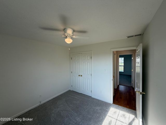 317 Centerview Dr, Shepherdsville, KY 40165