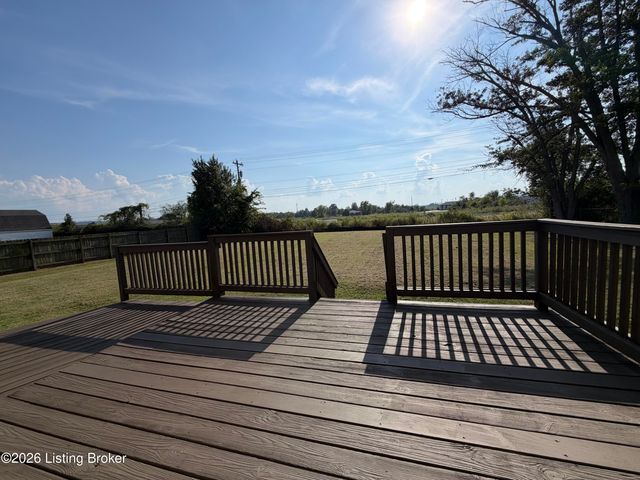 317 Centerview Dr, Shepherdsville, KY 40165