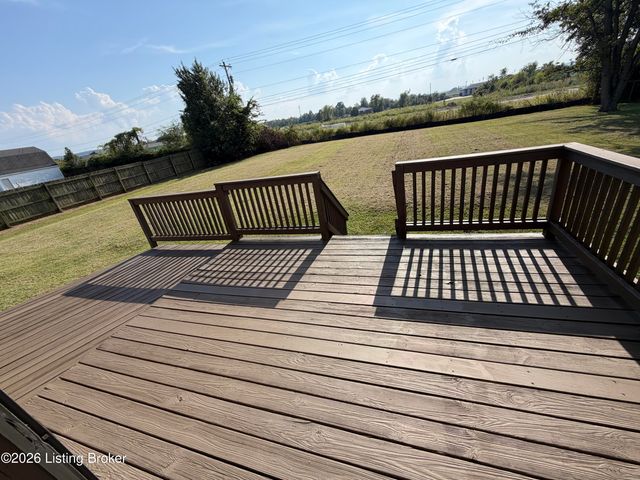 317 Centerview Dr, Shepherdsville, KY 40165