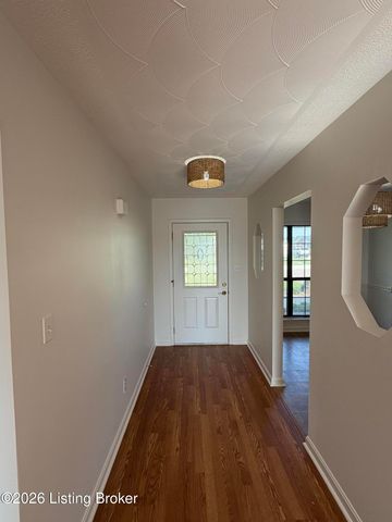 317 Centerview Dr, Shepherdsville, KY 40165