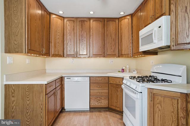 8240 LONGPOINT RD, Baltimore, MD 21222