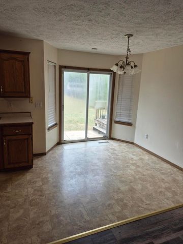 3236 W Madison Street, Springfield, MO 65802