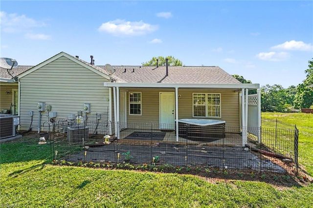 101 Troonsway Road, Winston-salem, NC 27127