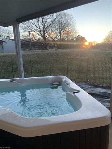 101 Troonsway Road, Winston-salem, NC 27127