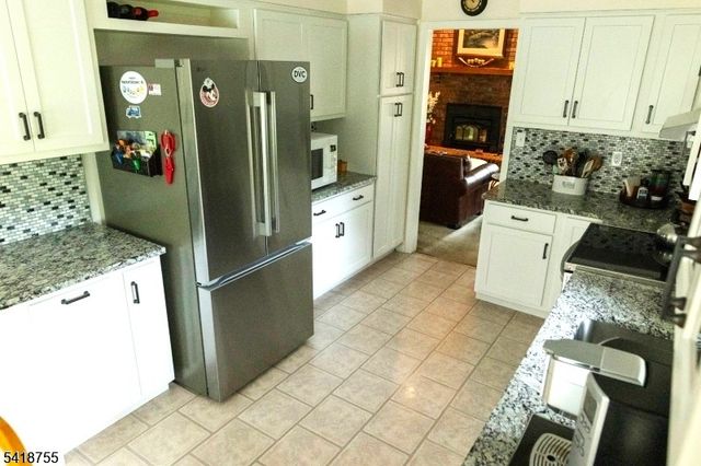 505 Lannon Ln, Bethlehem Twp., NJ 08826