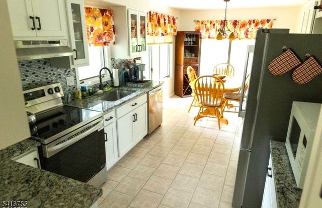 505 Lannon Ln, Bethlehem Twp., NJ 08826