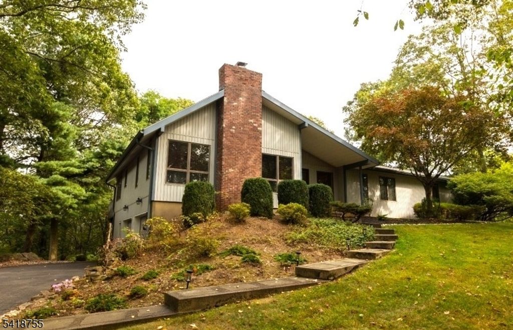 505 Lannon Ln, Bethlehem Twp., NJ 08826