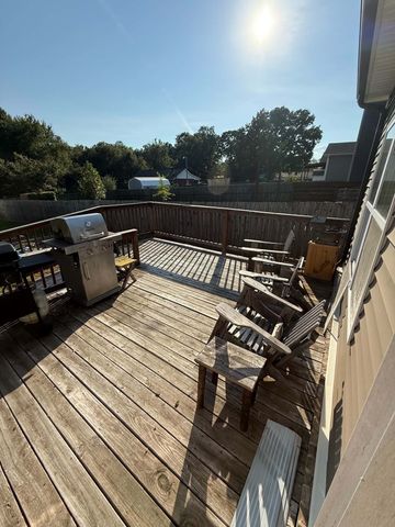 308 College St, Burns, TN 37029