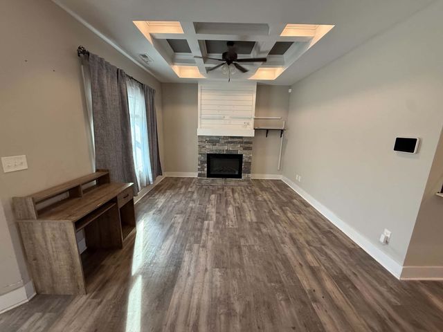 308 College St, Burns, TN 37029