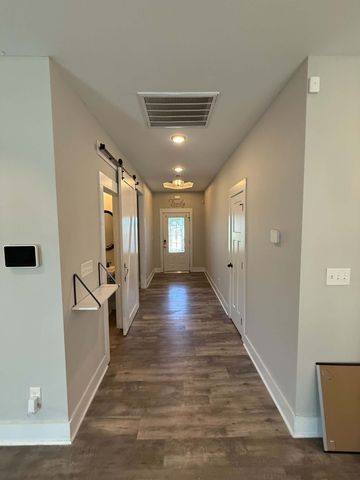308 College St, Burns, TN 37029