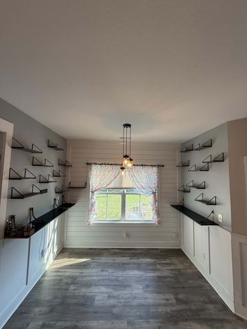 308 College St, Burns, TN 37029