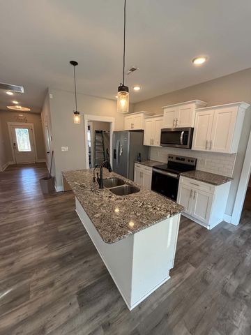 308 College St, Burns, TN 37029