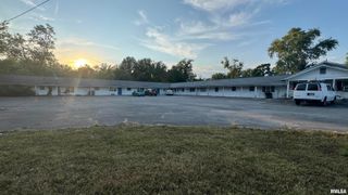 1950 N ILLINOIS Avenue, Carbondale, IL 62901