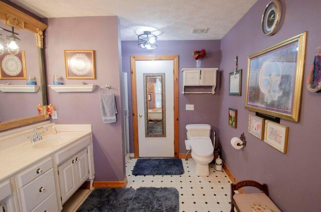 747 Amanda Drive, Clever, MO 65631