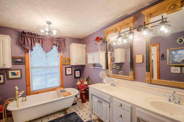 747 Amanda Drive, Clever, MO 65631