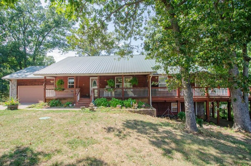 747 Amanda Drive, Clever, MO 65631