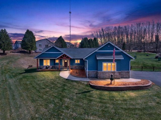 225 Stone Hill Court, Ripon, WI 54971