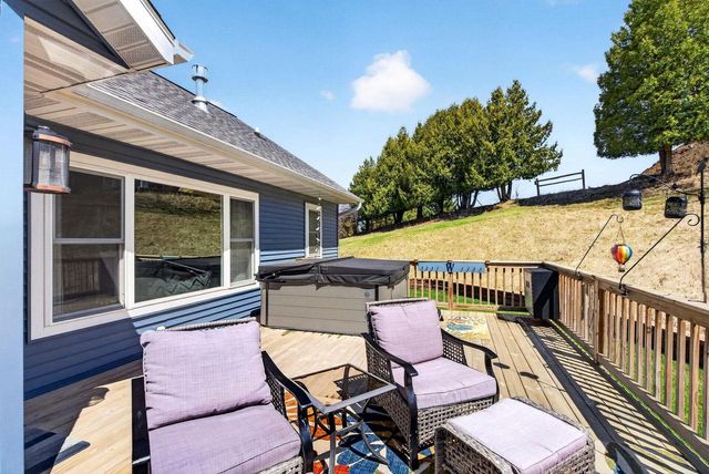 225 Stone Hill Court, Ripon, WI 54971