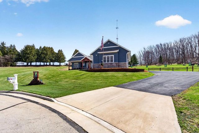 225 Stone Hill Court, Ripon, WI 54971