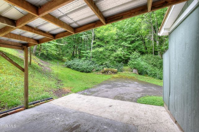 642 Dennis Cove Road, Hampton, TN 37658