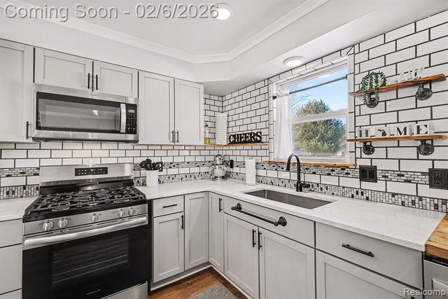 9430 Torrey Road, Grand Blanc, MI 48439